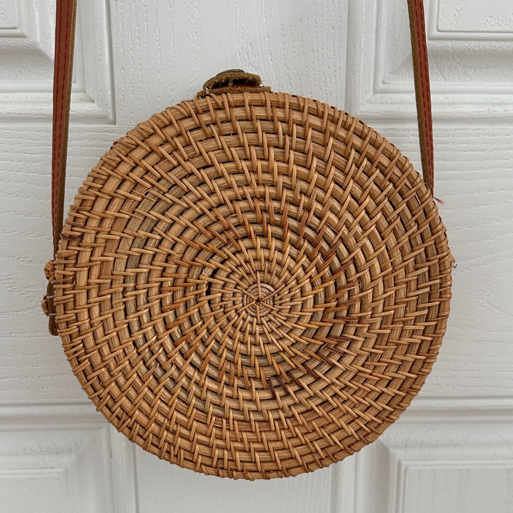 Round Woven Rattan Bag - Picture 4 of 4